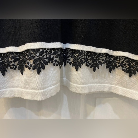 Calvin Klein Long Bell Sleeve Sweater Dress Floral Crochet Trim Women's Size M - Picture 4 of 8